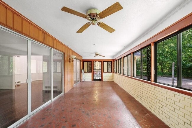 Building Photo - 757 Old Ivy Rd NE