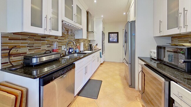 Building Photo - Furnished Unit in Fountain Gate Condo Association!