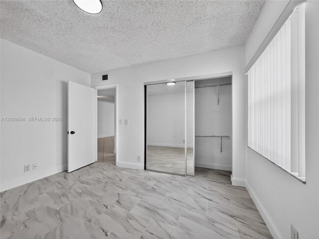 Building Photo - 11358 Taft St