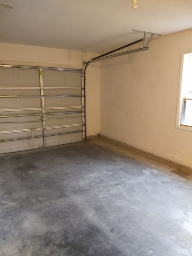 Building Photo - 109 E Coopers Ct