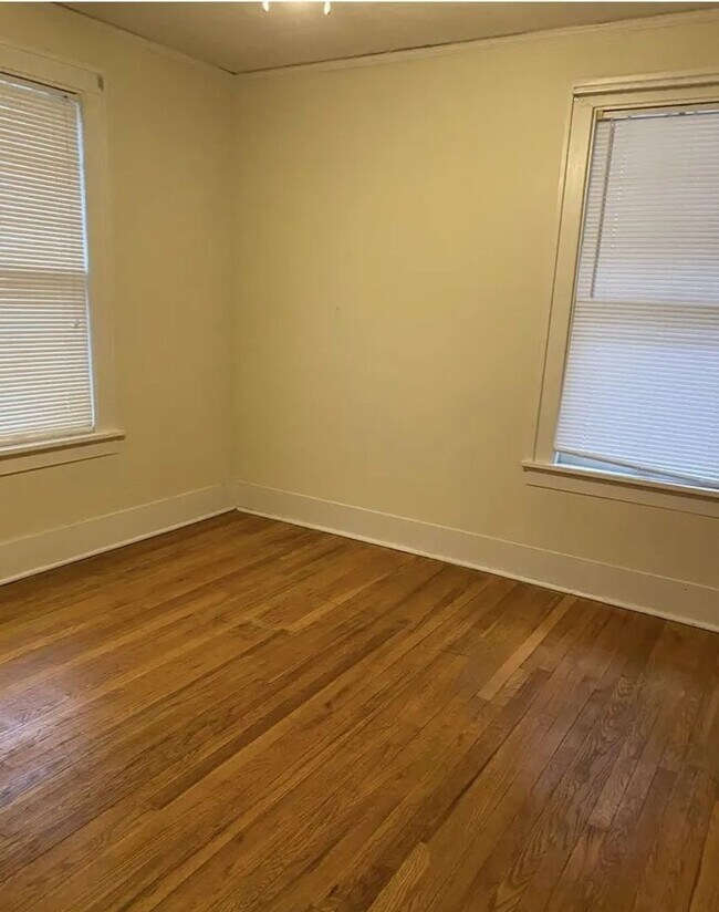 Building Photo - 4918-4920 California St