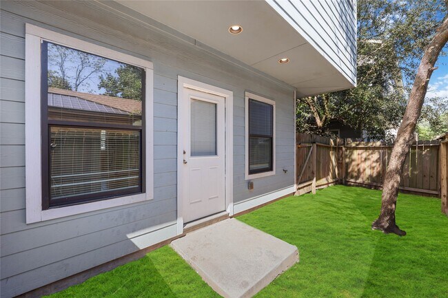 Building Photo - 8710 Knox St