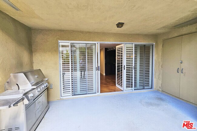 Building Photo - 382 E California Blvd