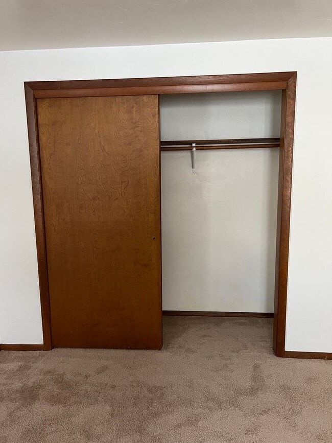 Building Photo - 2 Bed 1 Bath Duplex