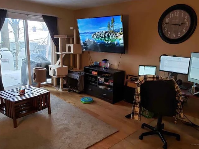 Living Room - 526 East Ave