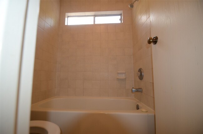 Building Photo - 56 Fallshire Dr