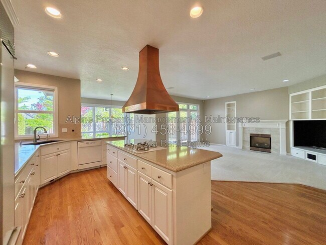 Building Photo - 820 NW Pebble Beach Way