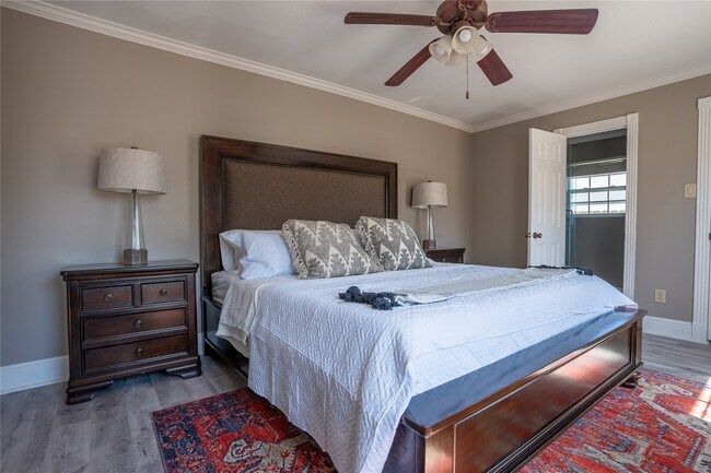 Building Photo - 802 Enid St