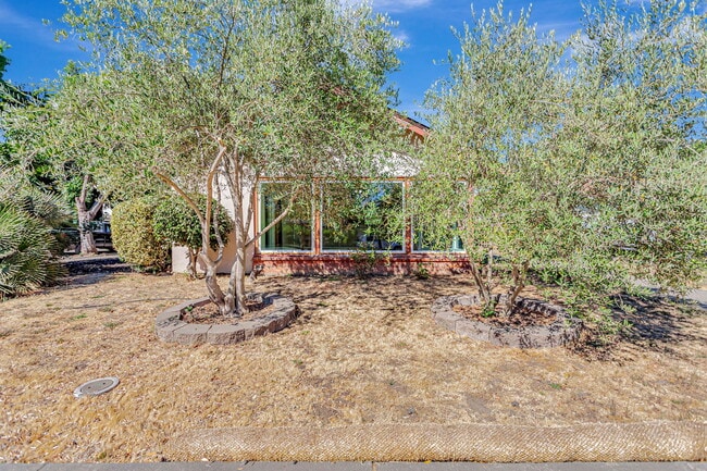 Building Photo - 2501 Linda Vista Avenue