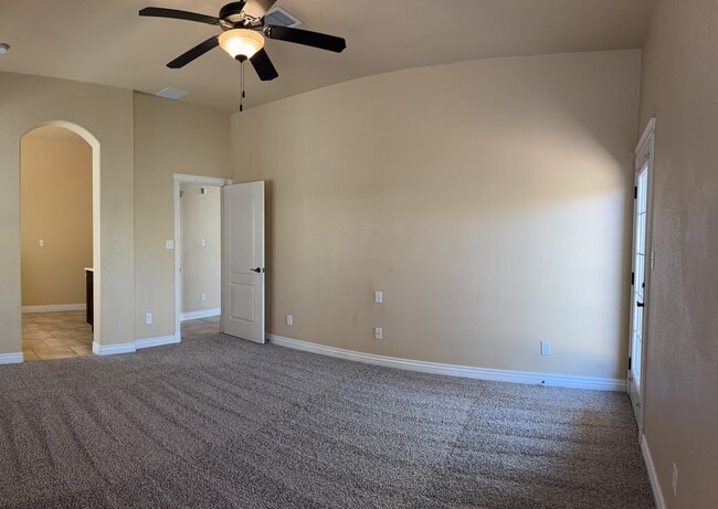 Building Photo - 5545 Manuel Moreno Dr