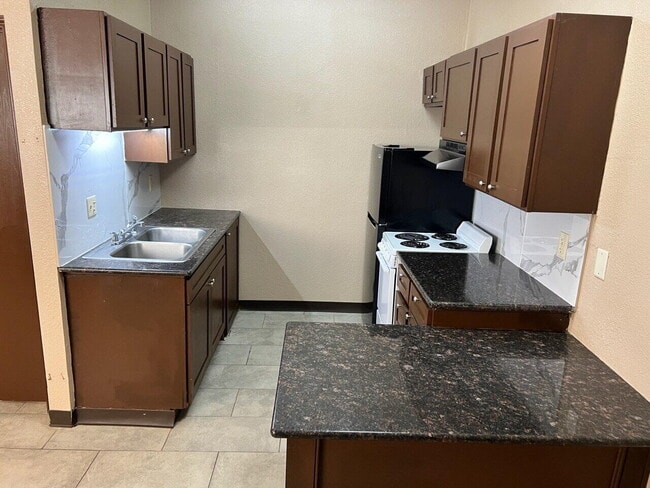 Building Photo - 226 Cherry St