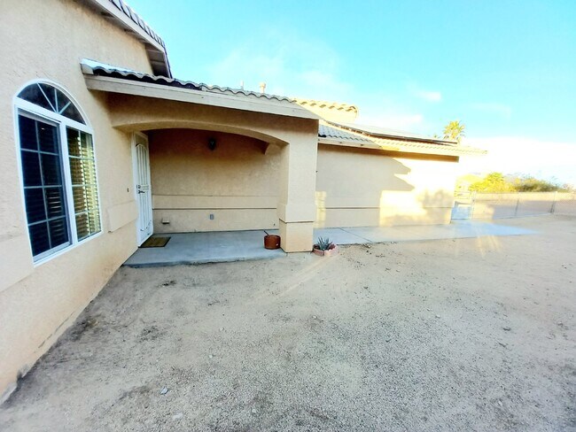 Building Photo - Spacious 3 bedroom, 2 bath with bonus room in Indian Cove