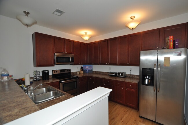 Building Photo - Kings Pointe at Western Branch