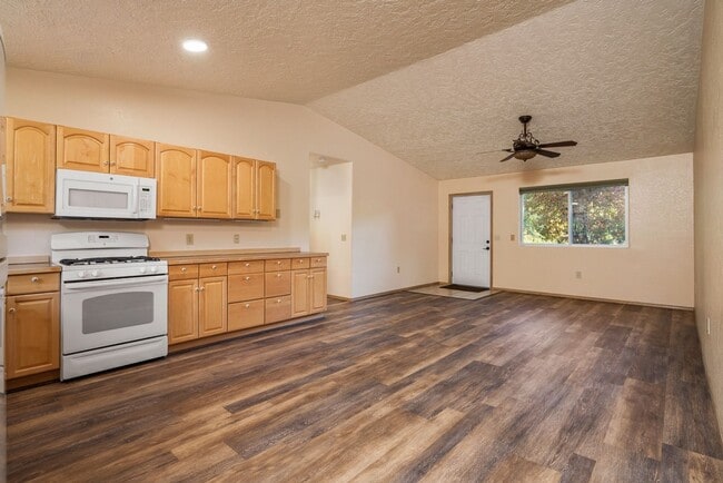 Building Photo - 3 BEDROOM | 2 BATHROOM | 2 CAR GARAGE | AI...