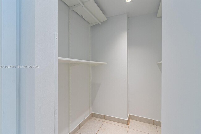 Building Photo - 2821 N Miami Beach Blvd