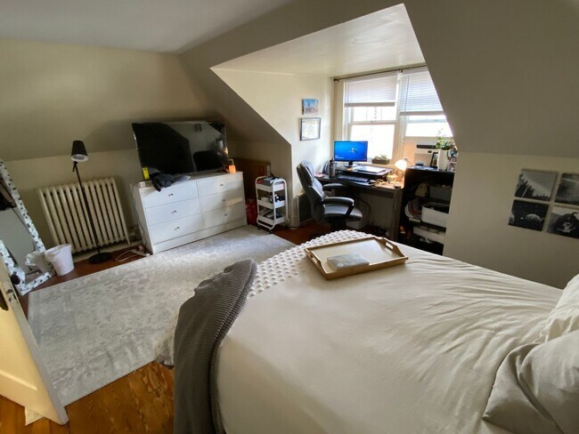 Building Photo - 456 S Graham St