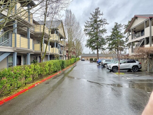 Building Photo - Gateway Ground Floor Corner Unit Condo with Laminate H/W's, A/C, Assigned Parking, Laundry In-Unit