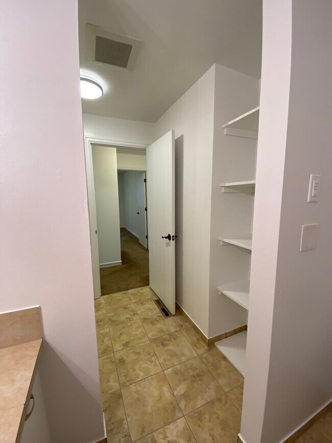 Building Photo - 355irv