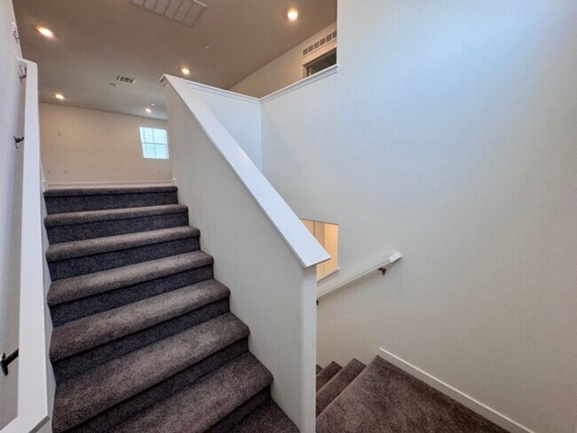 Building Photo - Brand new 4 bedroom Winchester home with a...
