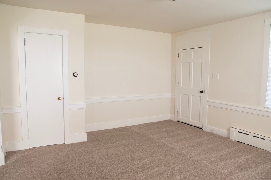 Building Photo - 488 S Colebrook Rd