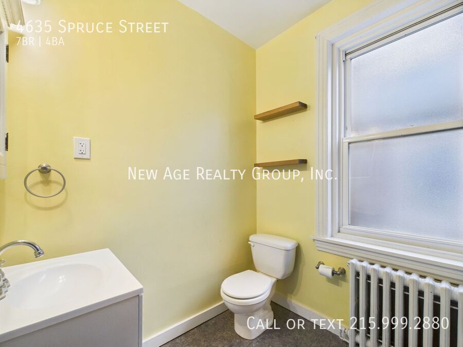 Building Photo - 4635 Spruce St