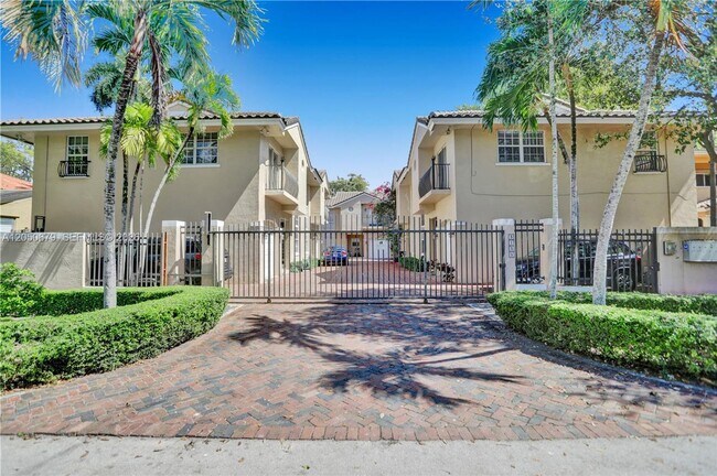 Building Photo - 3135 Gifford Ln
