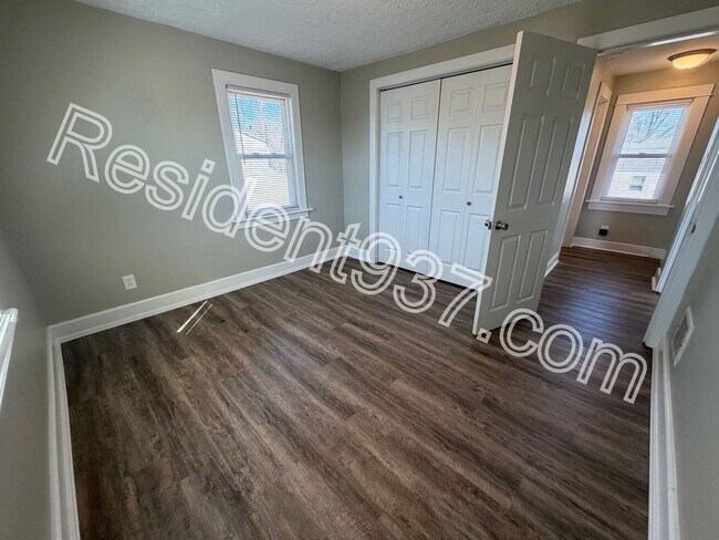 Building Photo - 2 Bed 1 bath Home