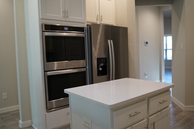 Building Photo - 3023 Jackmans Diamond