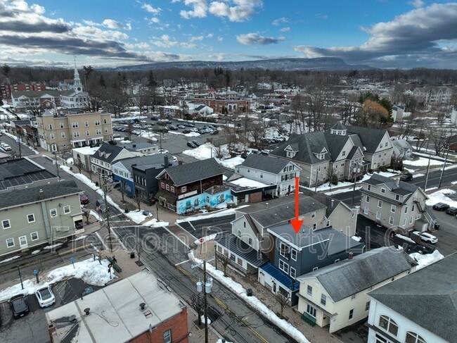 Building Photo - 130 Center St