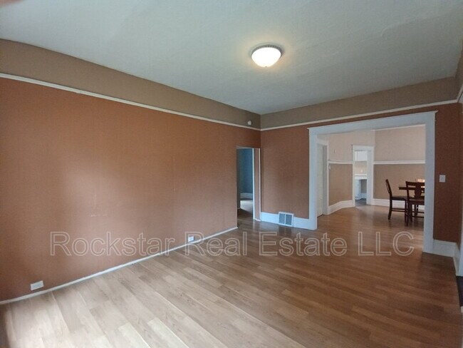 Building Photo - 519 E Ermina Ave
