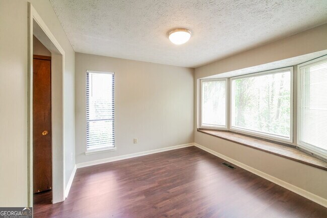 Building Photo - 4690 Balley Shannon Dr