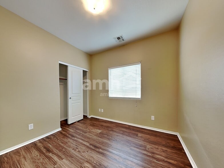 Building Photo - 11709 W Jefferson St