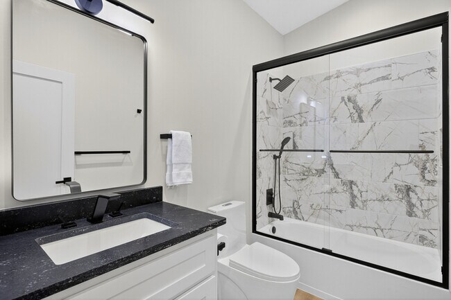 Building Photo - 820 Broken Arrow