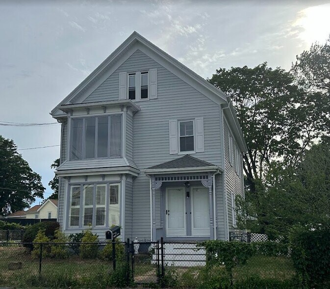 Building Photo - 397 Ash St