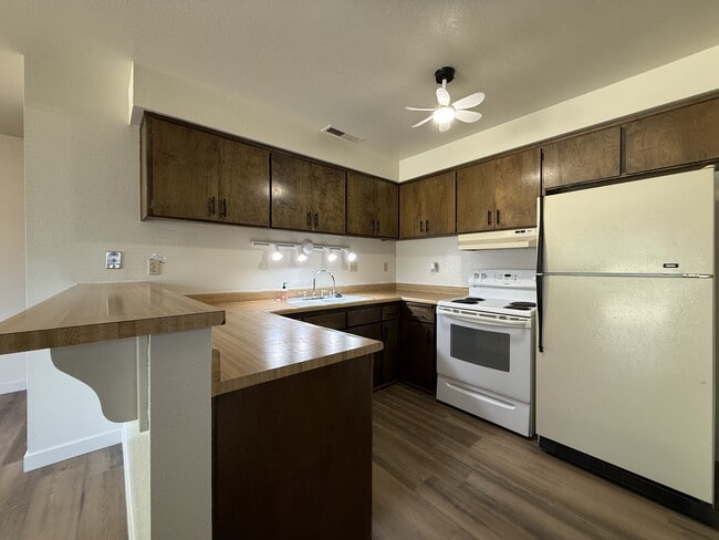 Building Photo - 860 Netters Cir