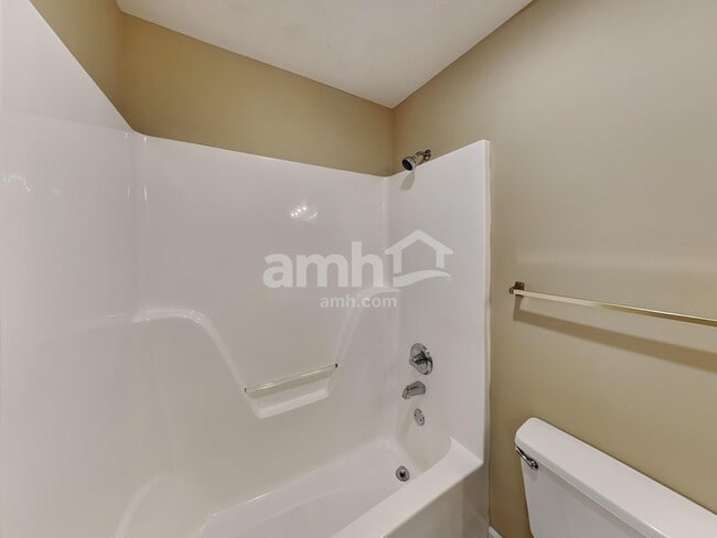 Building Photo - 2418 Taylor Close