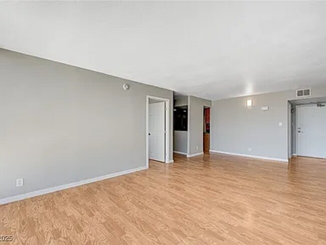 Building Photo - Enjoy resort-style living in this 2 Bed 2 Bath Condo with Stunning Strip Views in the Wimbledon C...