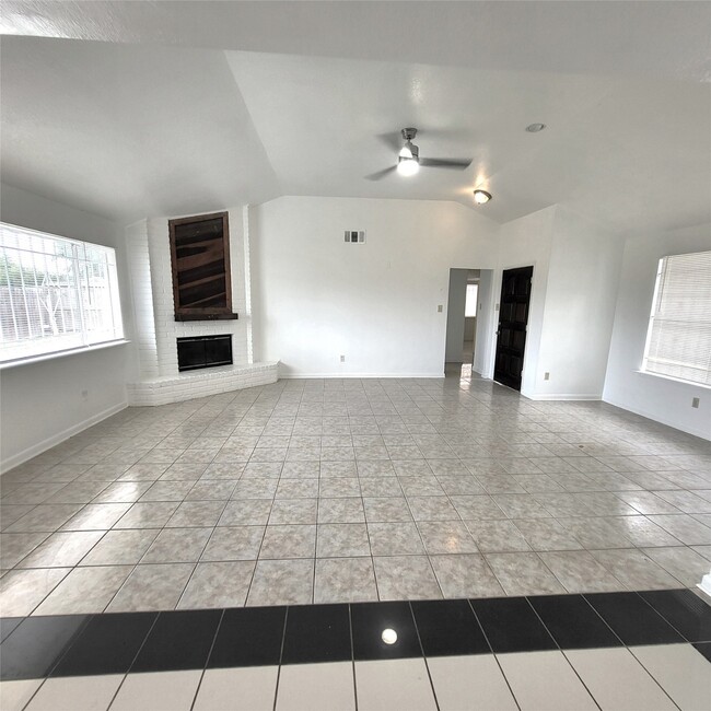 Building Photo - 17223 Artwood Ln