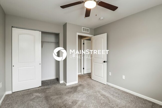 Building Photo - 3 Bedroom Pet-Friendly Home in Jeffersonville, IN with Main Street Renewal