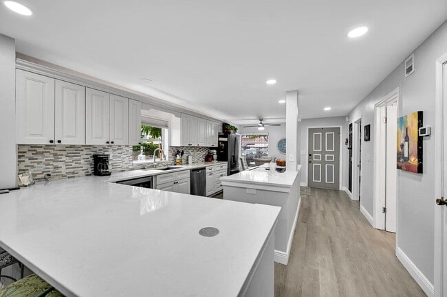 Building Photo - 5759 Phoenix Palm Ct