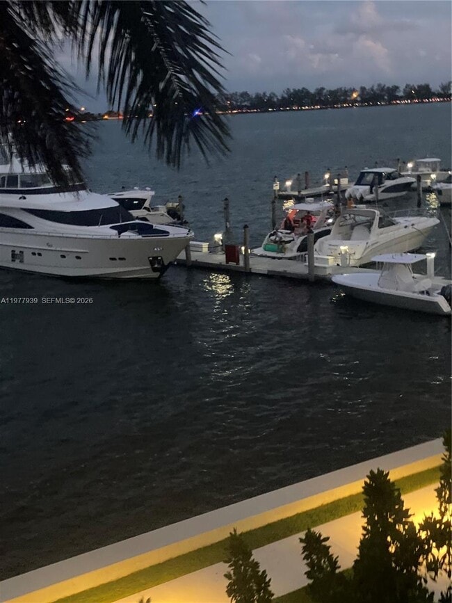 Building Photo - 1541 Brickell Ave