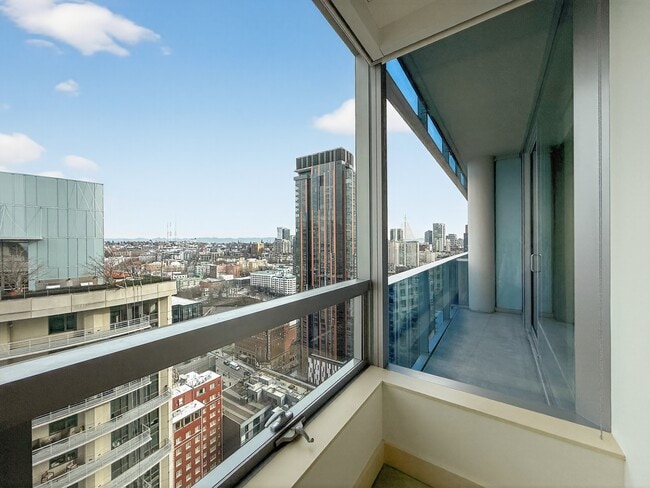 Building Photo - 737 Olive Wy