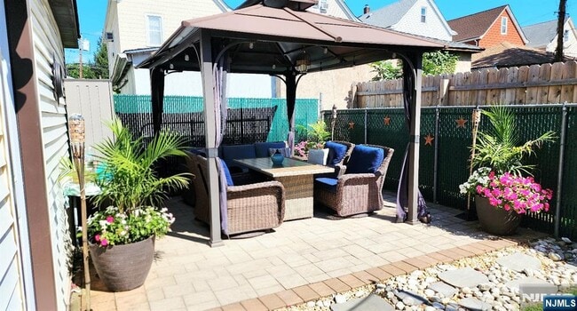 Primary Photo - 11 Banta Ave