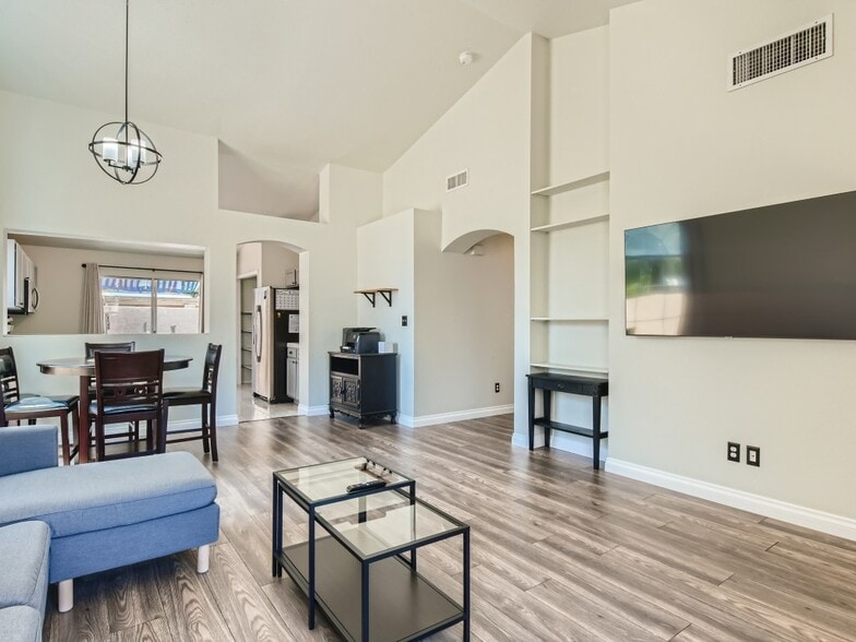 Building Photo - 5717 Cliff Point Ct