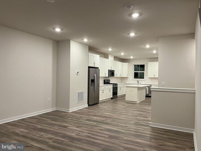 Building Photo - 501 Titanium St