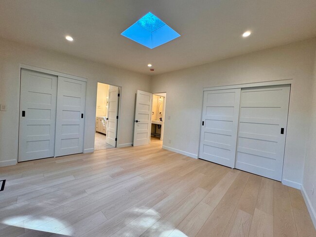 Building Photo - Exquisite Newly Remodeled 3-Bedroom Home i...