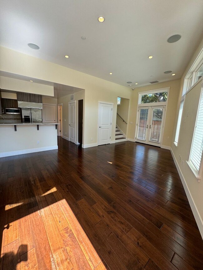 Building Photo - Modern 2 Bed / 1.5 Bath Home w/ Rooftop Deck; Garage w/ EV Outlet