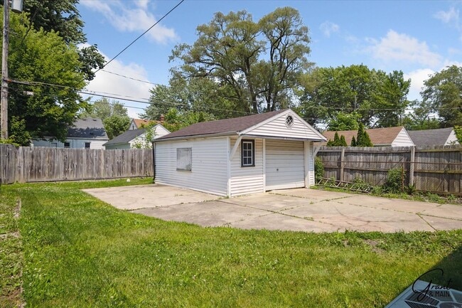 Building Photo - $1450 3 bedroom bungalow