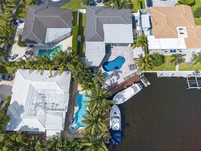 Building Photo - 160 SE 3rd Ct