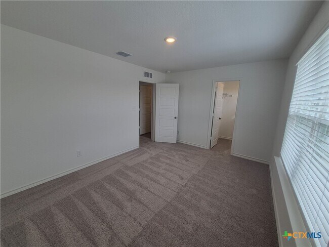 Building Photo - 942 Bluegrass Pt
